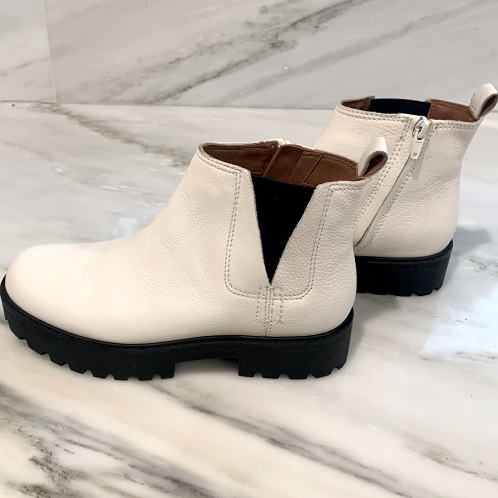 Zodiac women’s sz 7  Shiloh ankle boot chunky lug sole White leather